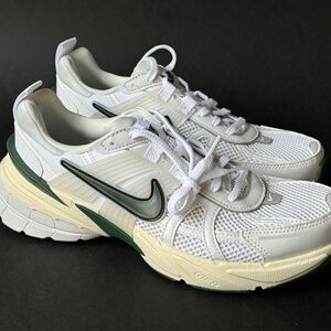 8.5 - Nike V2K Run 'Fir' [FD0736-101]